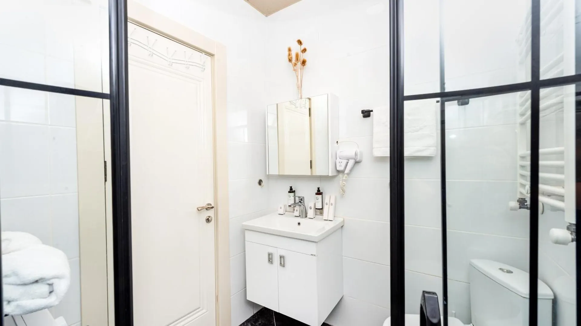 Azure Corner Retreat By Aesthaven Apartment Batumi Georgia